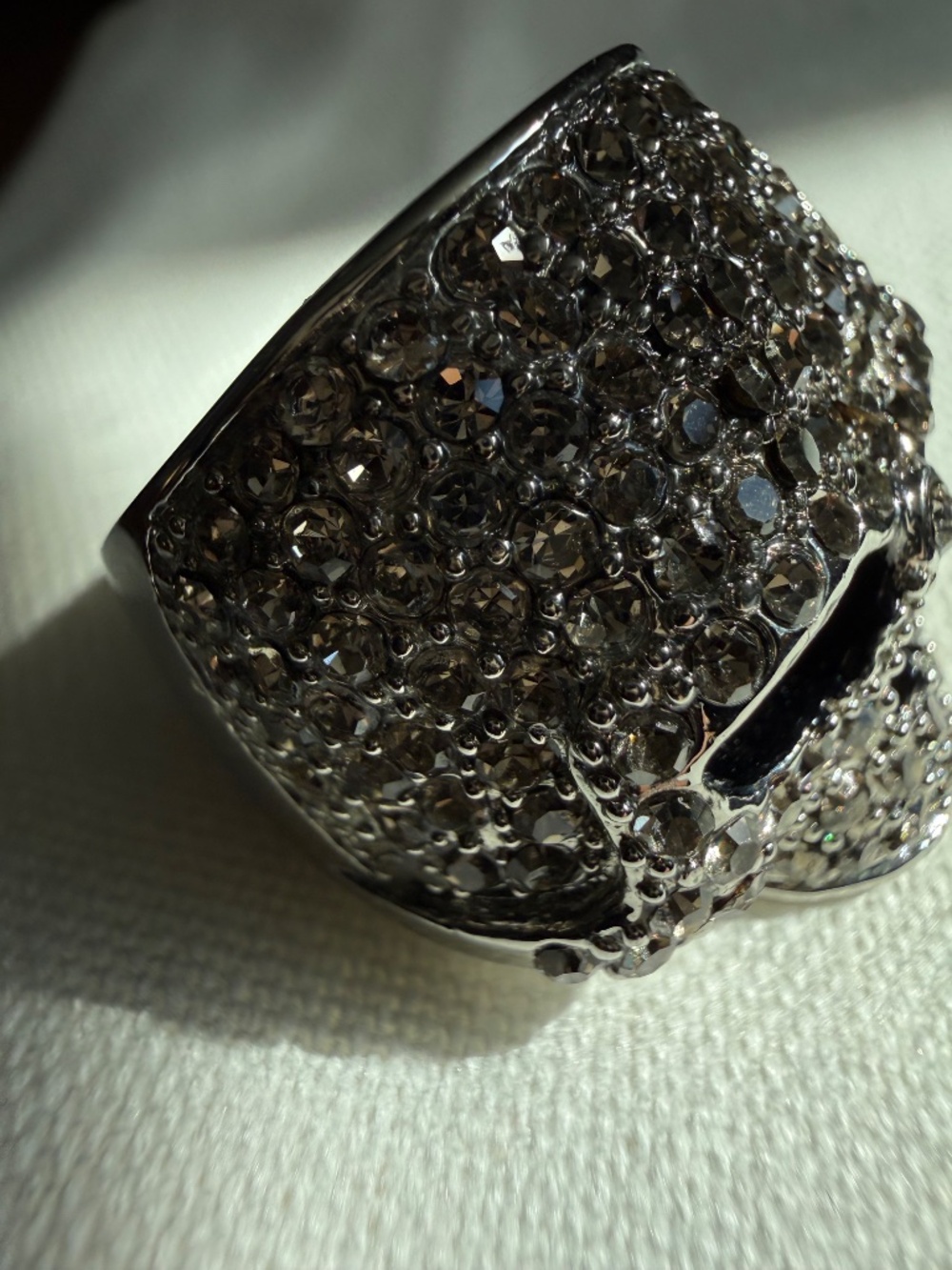 Swarovski Crystal Skull Pavé Statement Ring - Rare Gunmetal Tone Women's  Size 8 - Picture 4 of 12